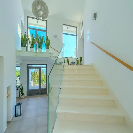 Bellevue Bast Villa