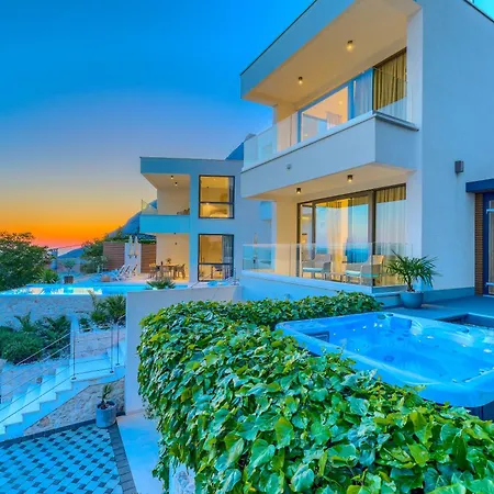 Bellevue Bast Villa *