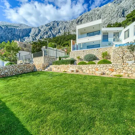 Bellevue Bast Villa *